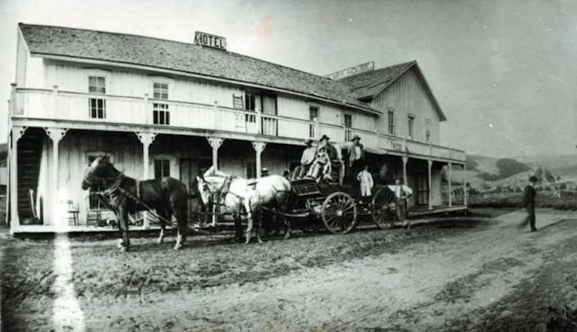 dean public house restauraunt in hot sulpher springs photo