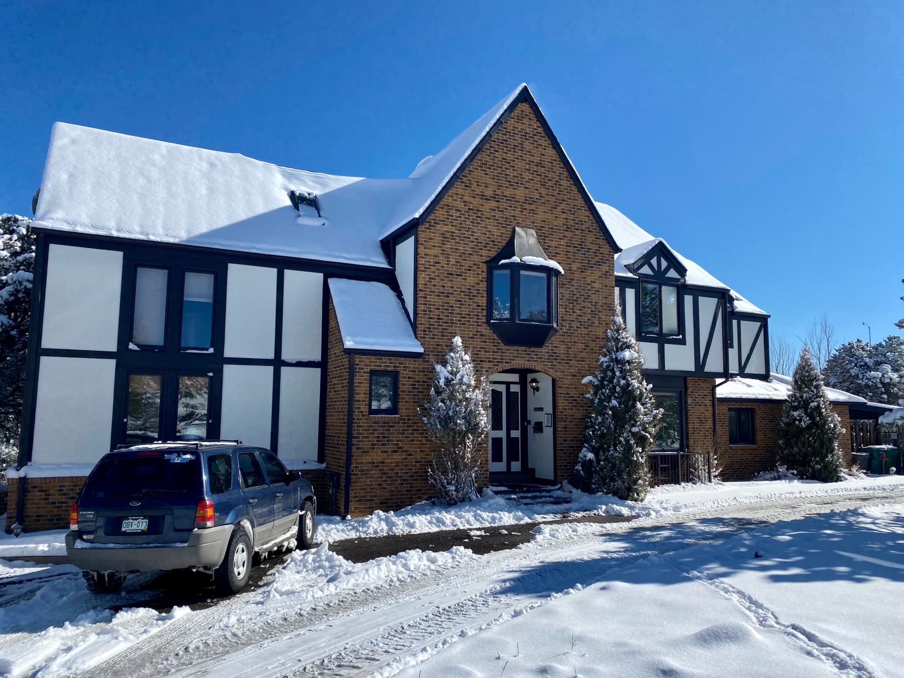 the lodge at blue coyote ranch offers six hotel-style rooms with hot tub access and beautiful common areas.  photo 14