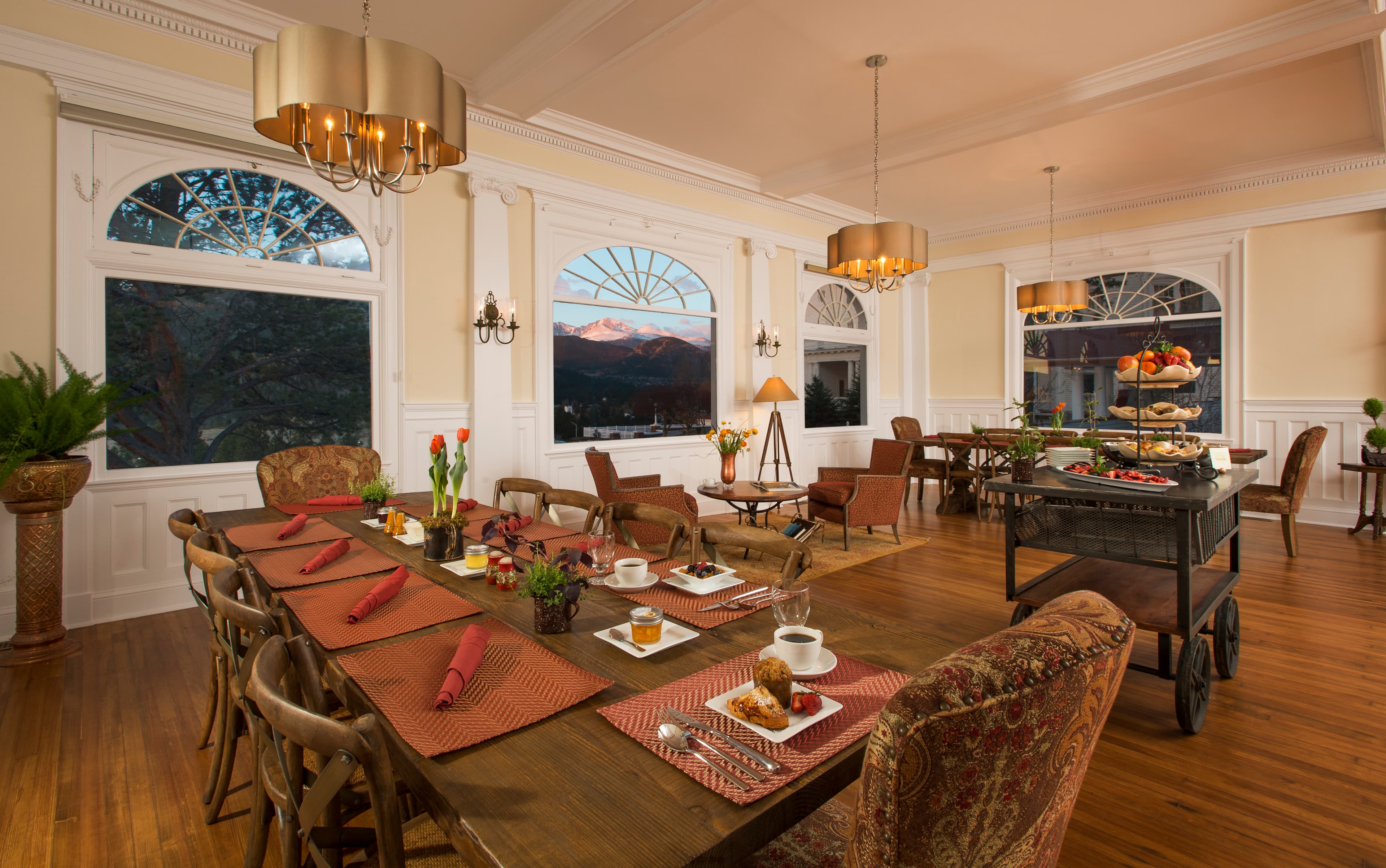 breakfast room in the lodge at the stanley photo