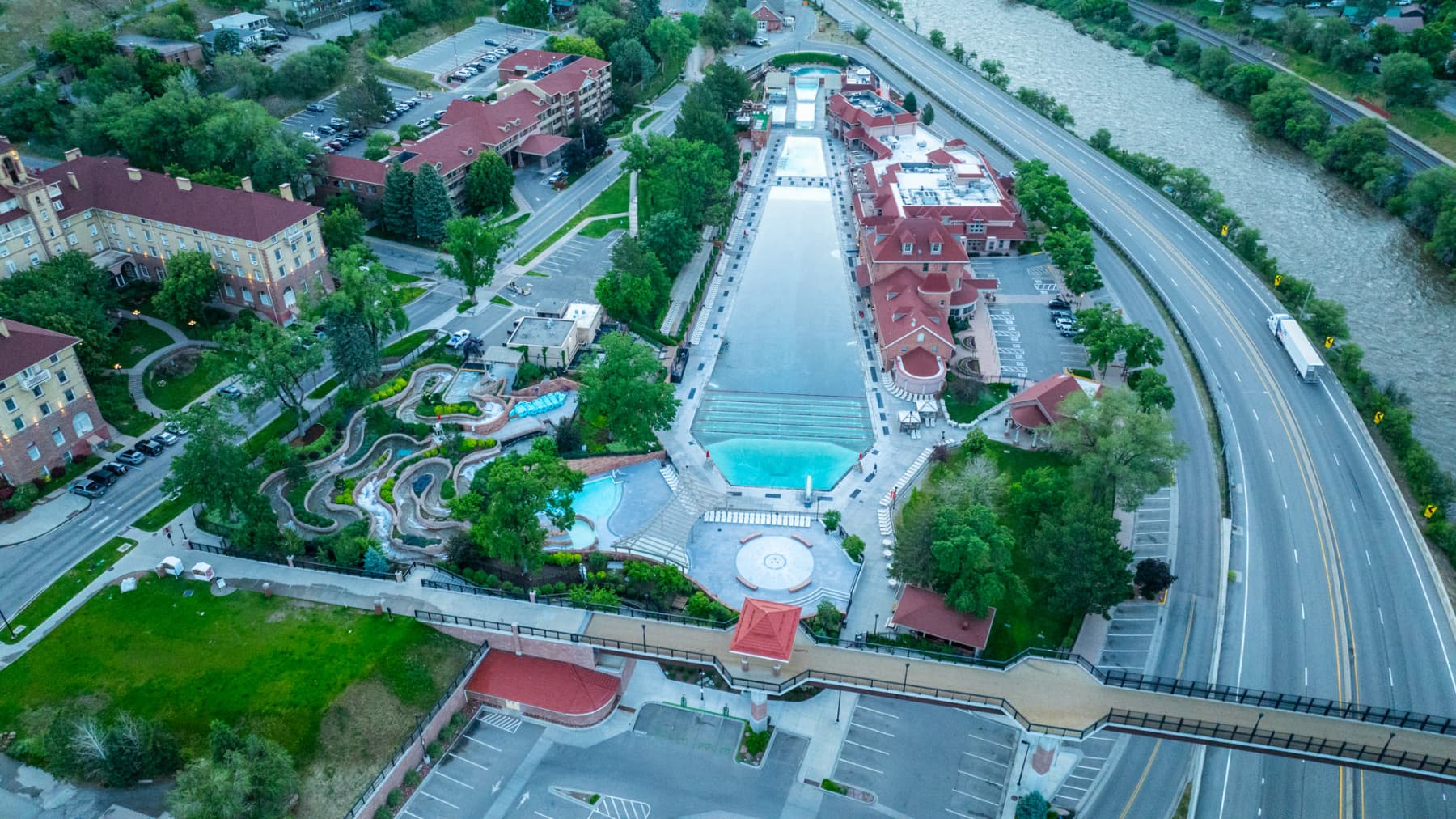 the world's largest hot springs pool at glenwood hot springs resort. photo 5