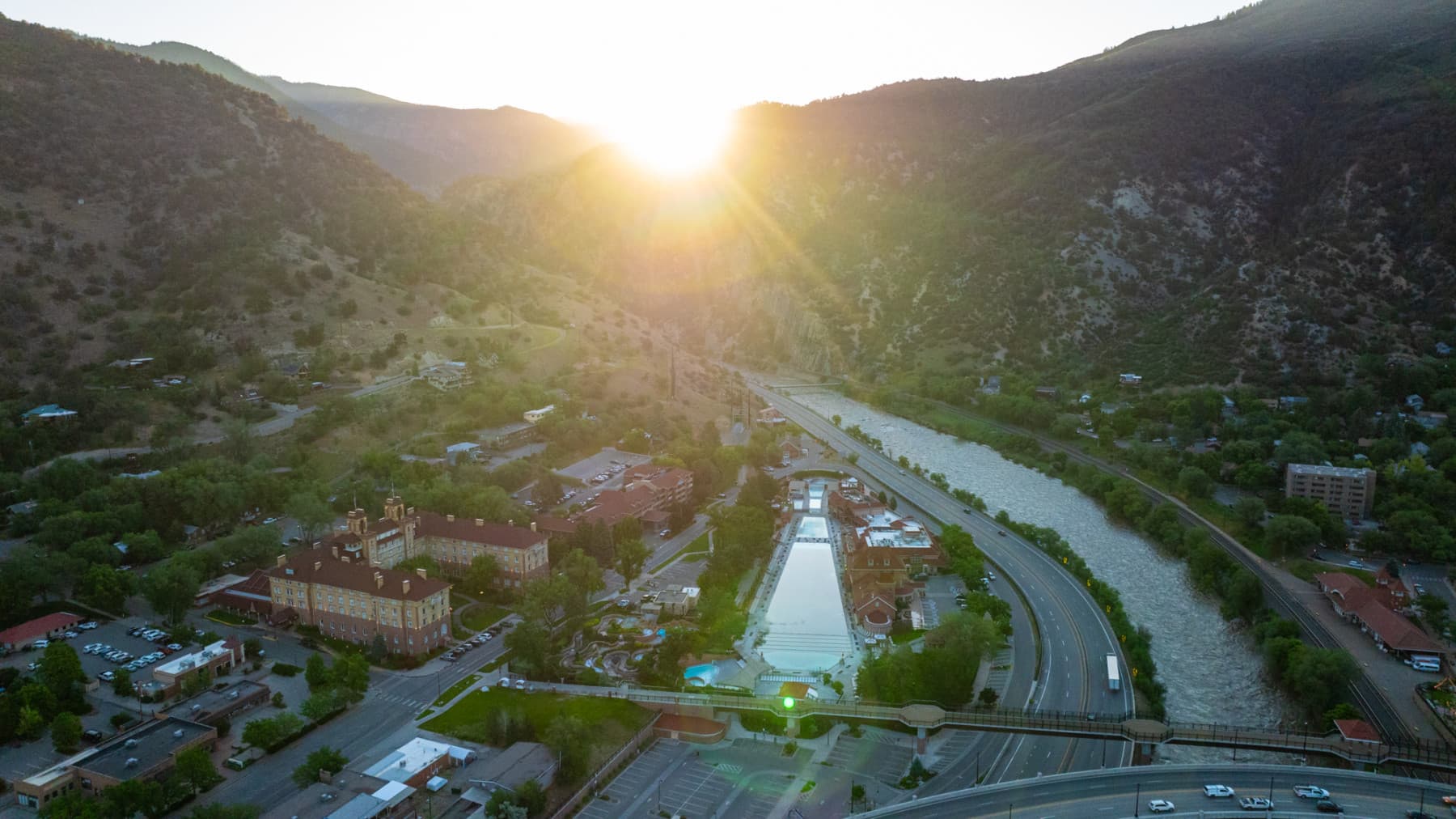 the world's largest hot springs pool  photo 14