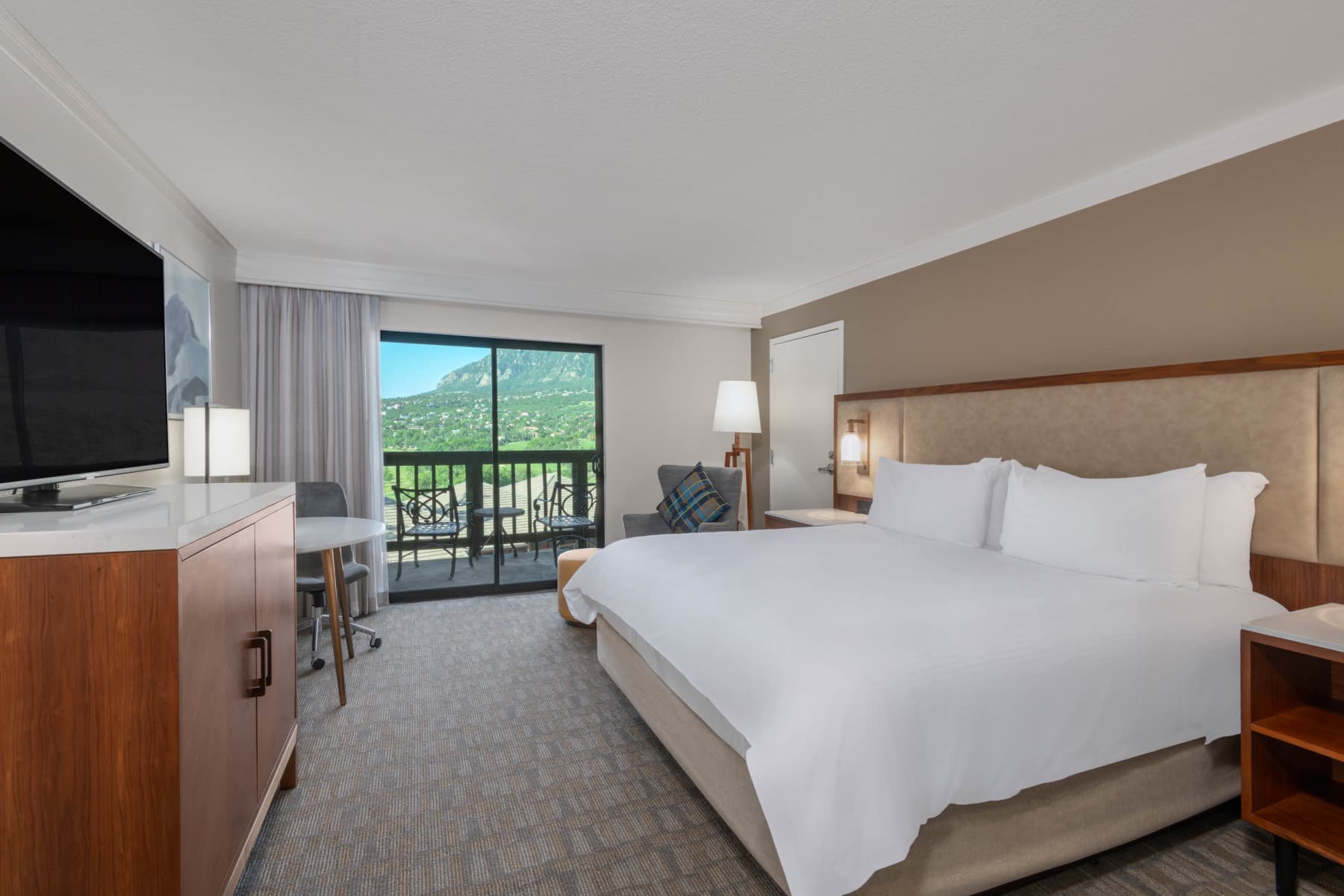 comfortable rooms with great views. photo 6