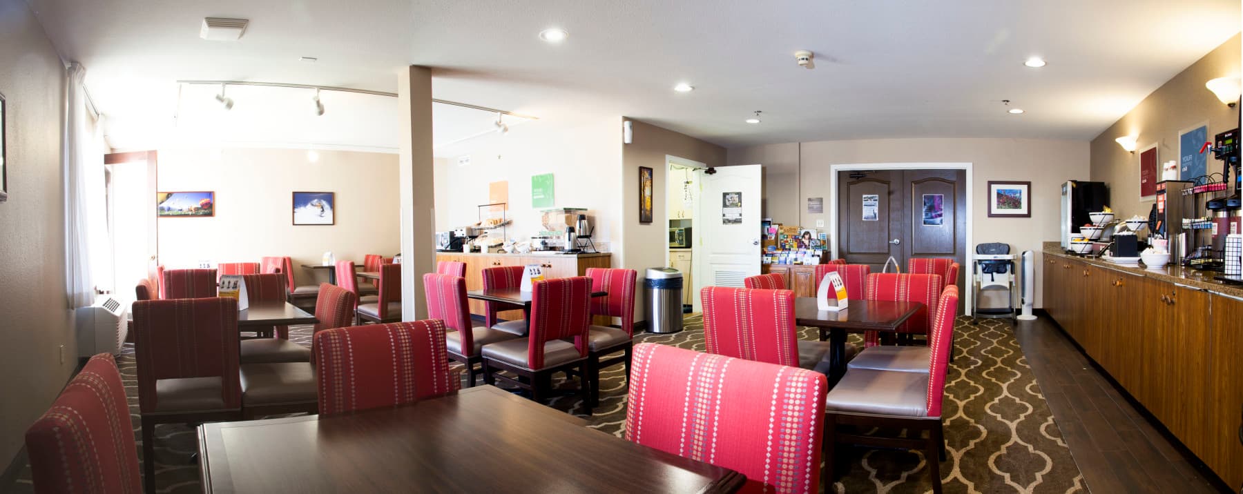 breakfast room photo 6