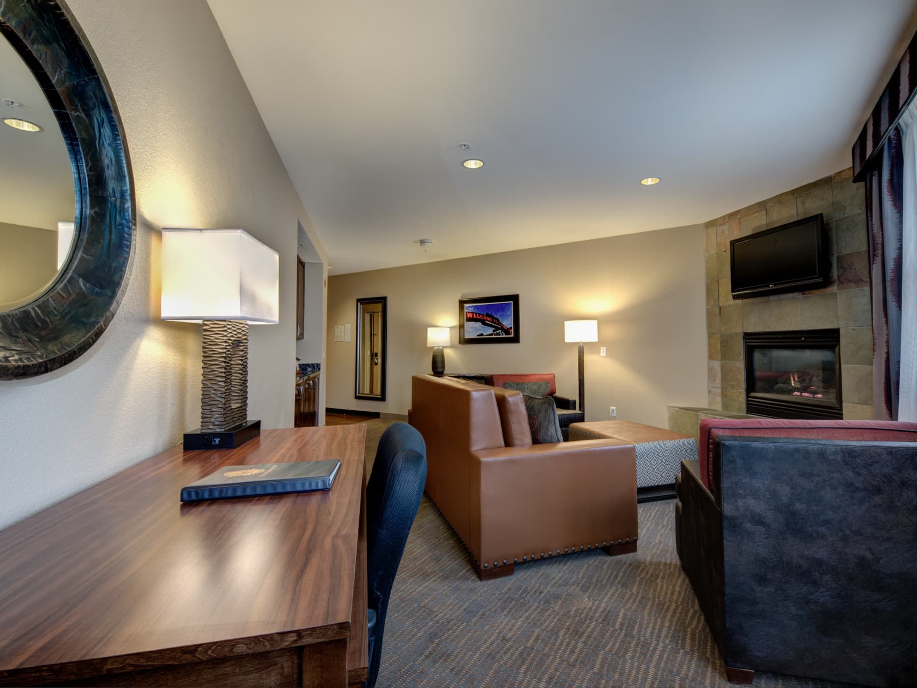 creekside suite living room photo 3