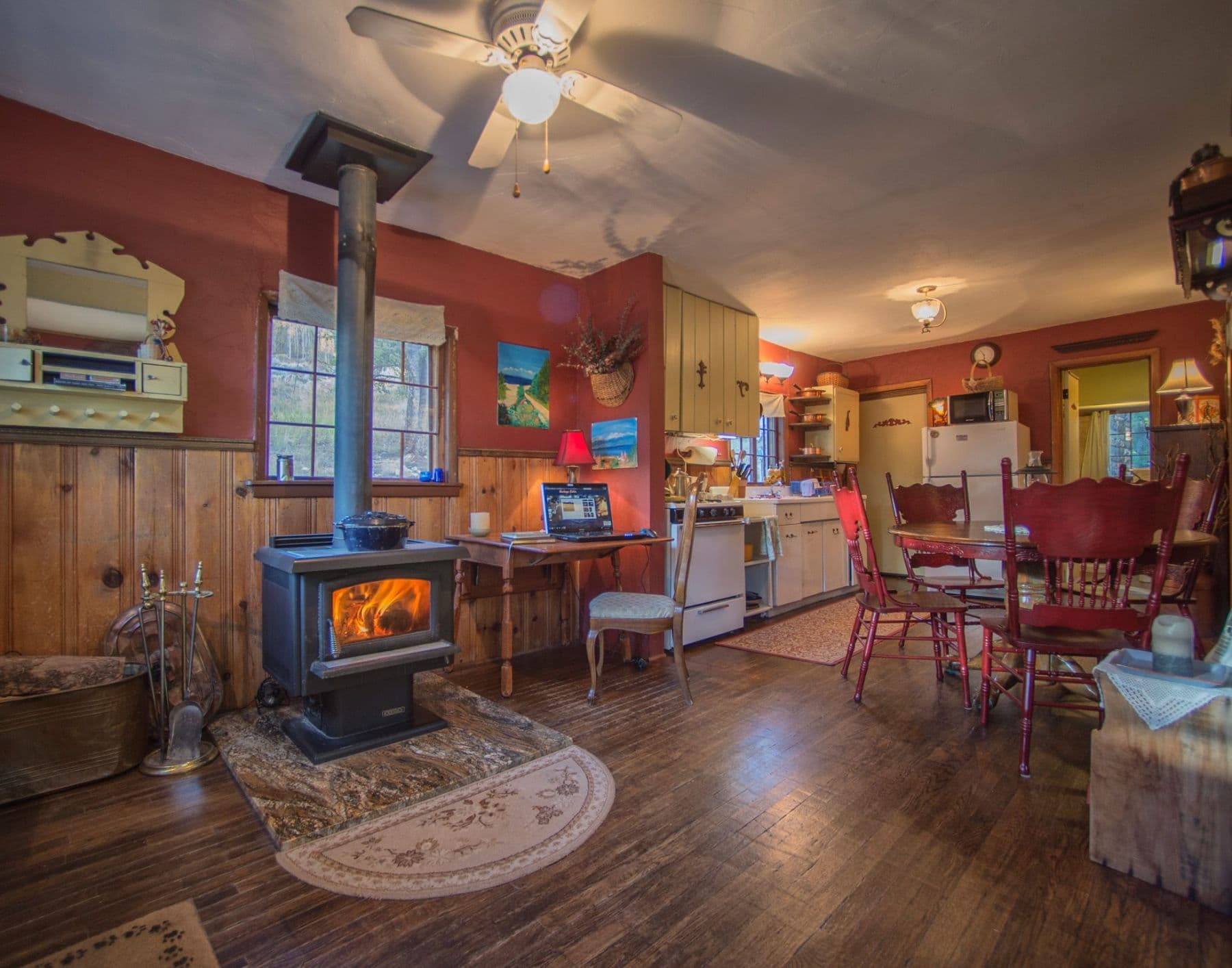luna's wood stove- dining- kitchen photo 18